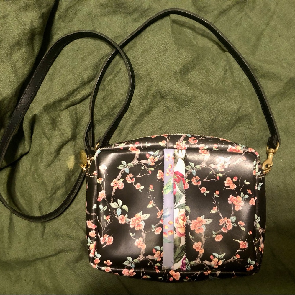 🌴🎉 CLARE V FLOWER PRINT W/ STRIPE MIDI SAC BAG & STRAP! 🤩